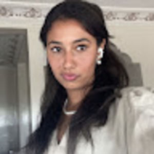 Meet your Posher, Aya